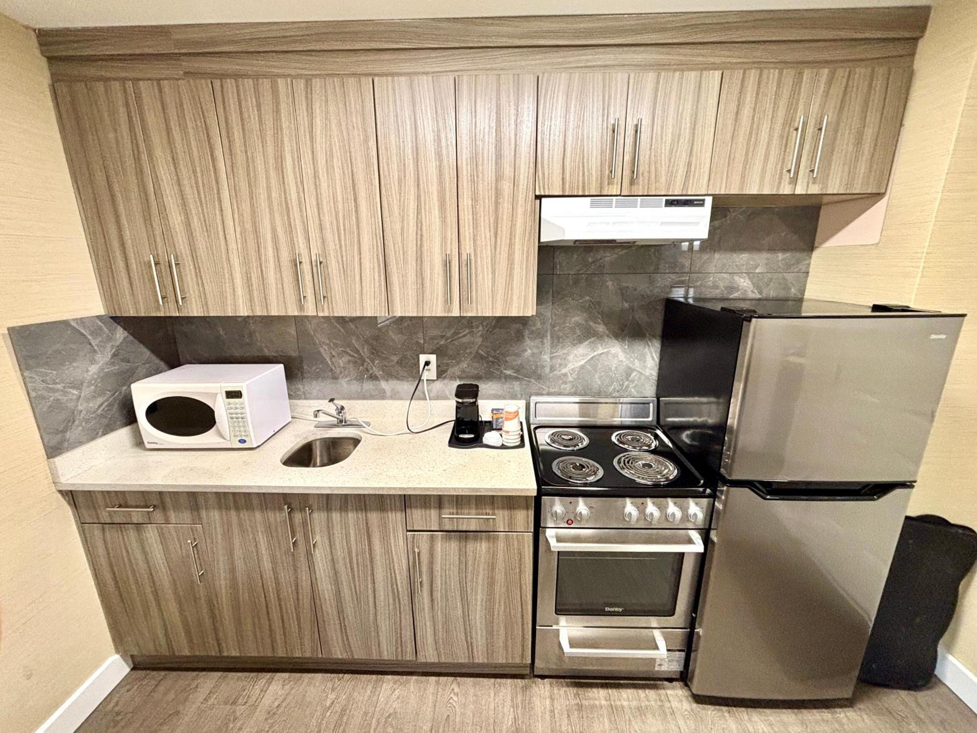 Rodeway Inn & Suites Kamloops Kültér fotó