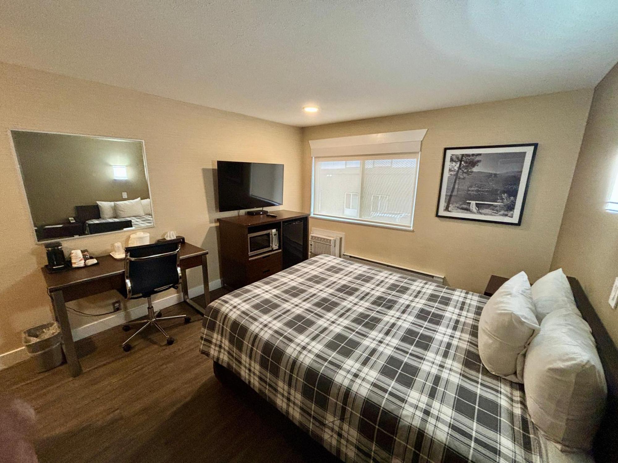 Rodeway Inn & Suites Kamloops Kültér fotó