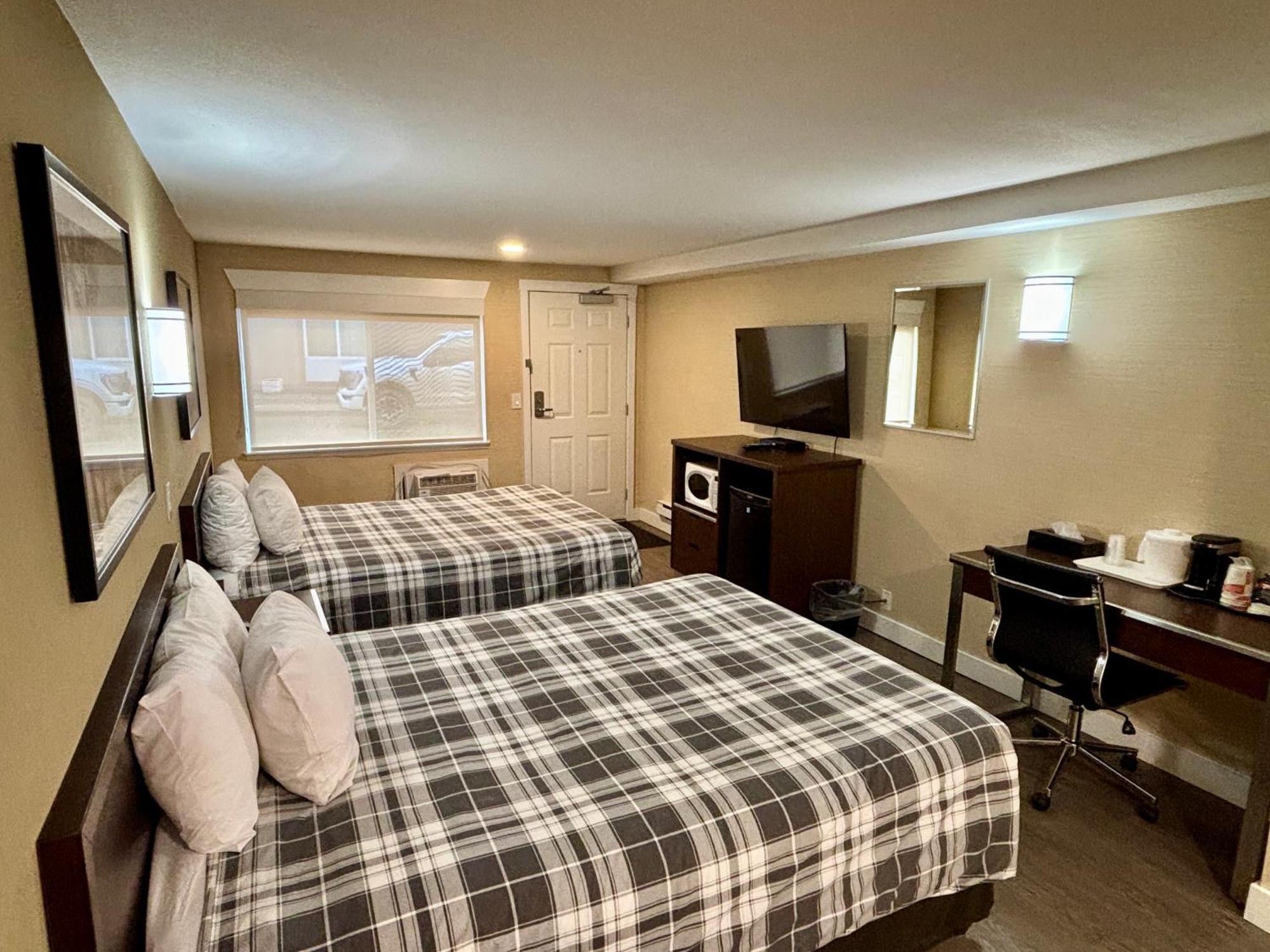 Rodeway Inn & Suites Kamloops Kültér fotó