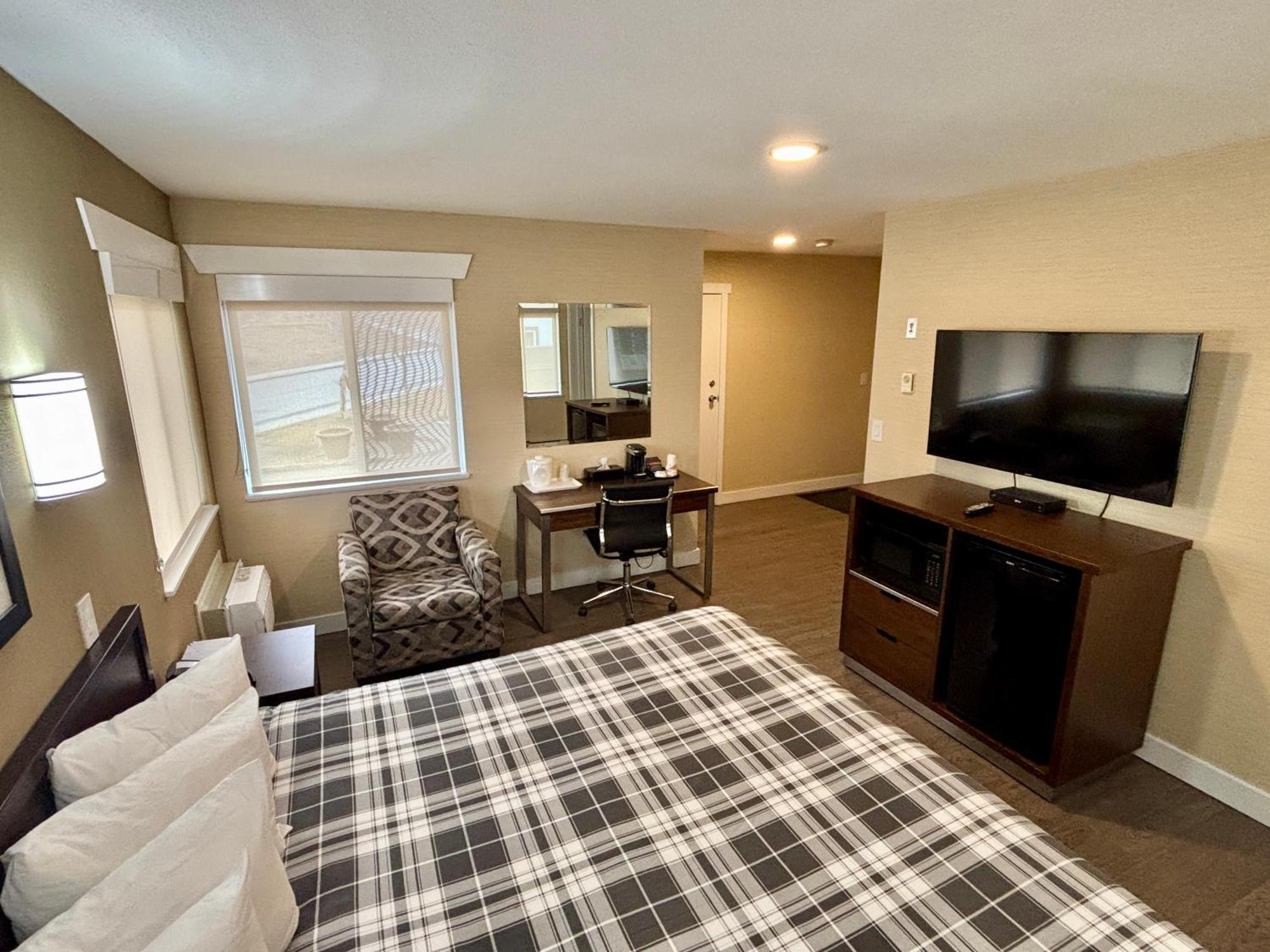 Rodeway Inn & Suites Kamloops Kültér fotó