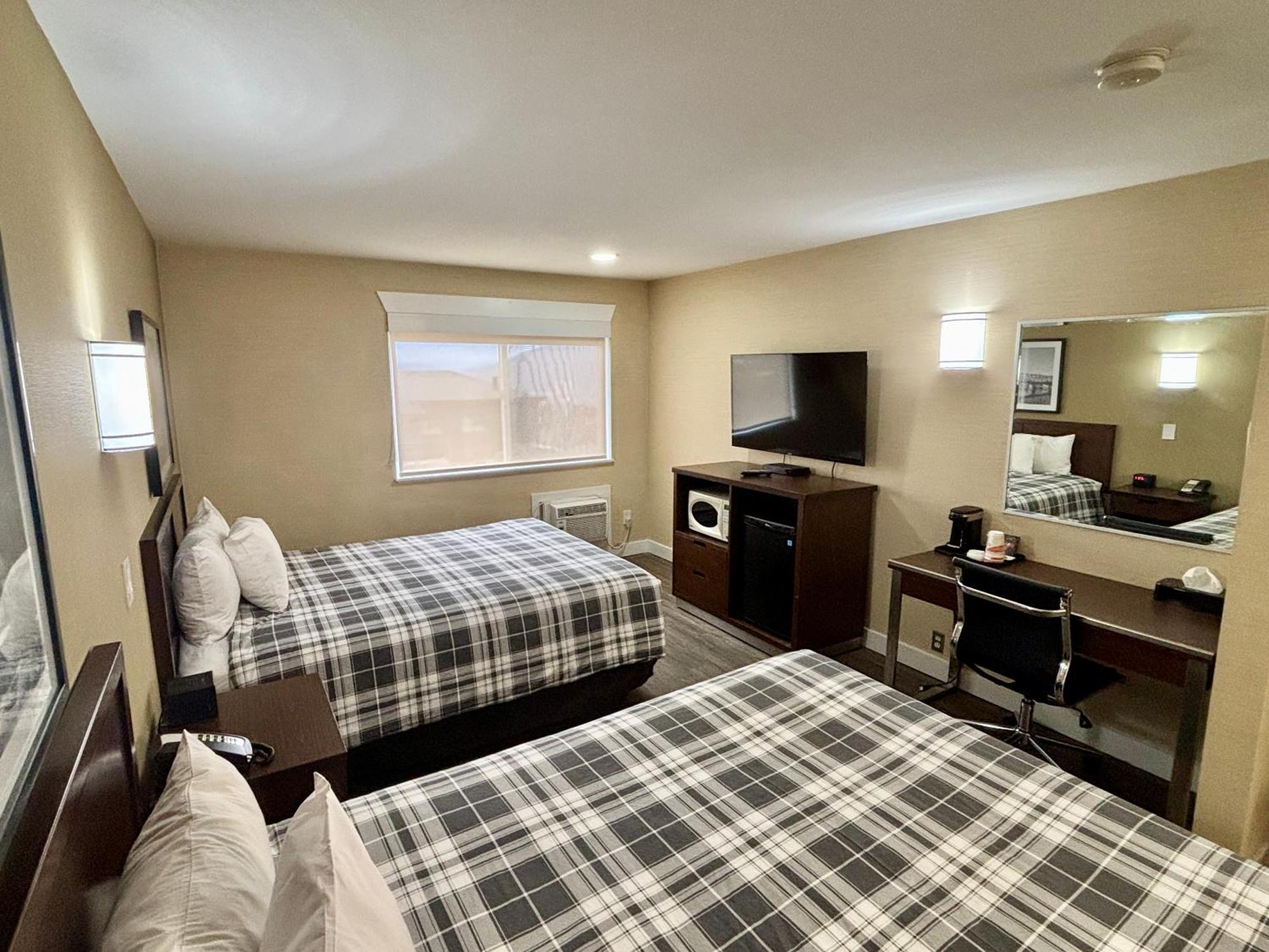 Rodeway Inn & Suites Kamloops Kültér fotó