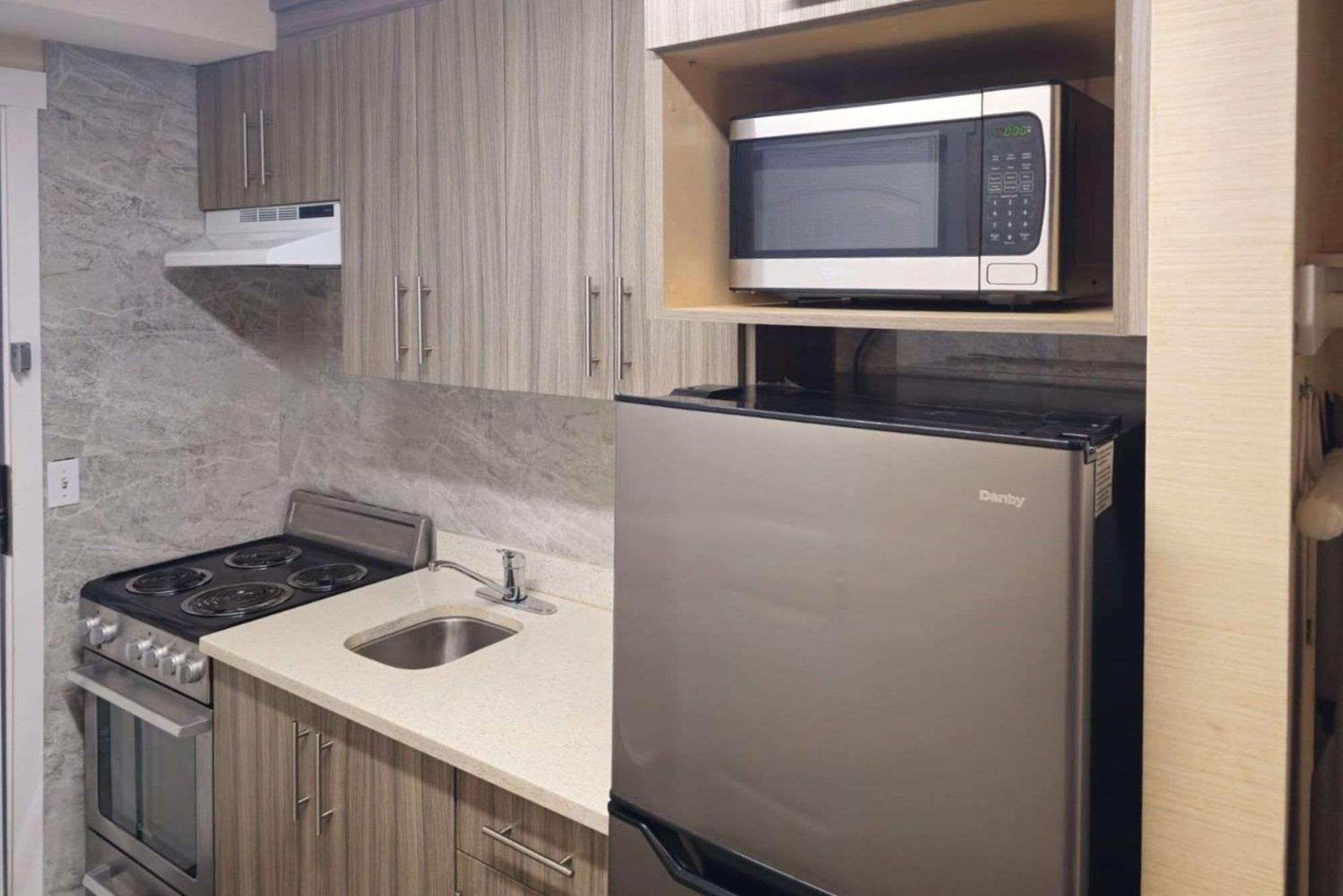 Rodeway Inn & Suites Kamloops Kültér fotó