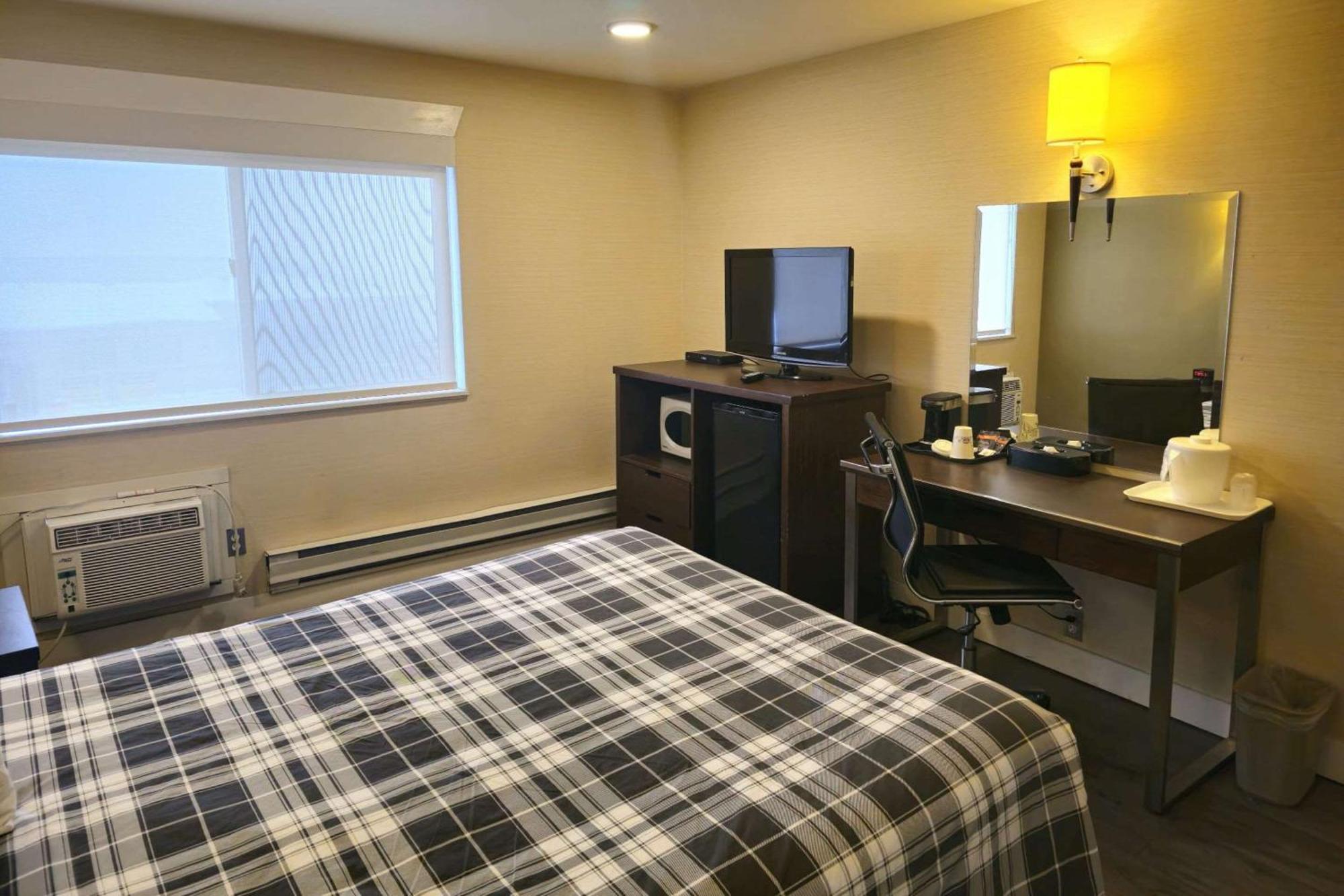 Rodeway Inn & Suites Kamloops Kültér fotó