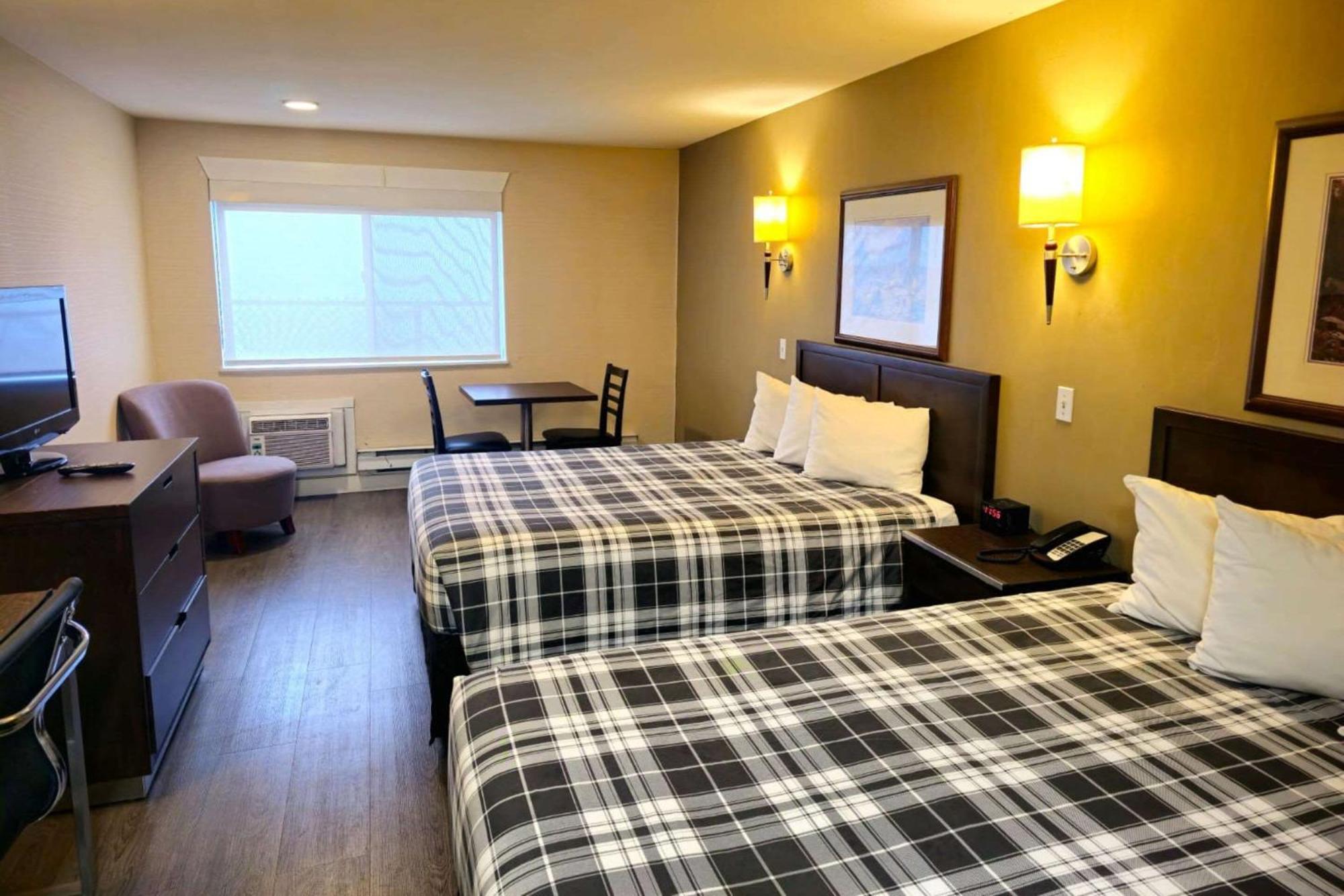 Rodeway Inn & Suites Kamloops Kültér fotó