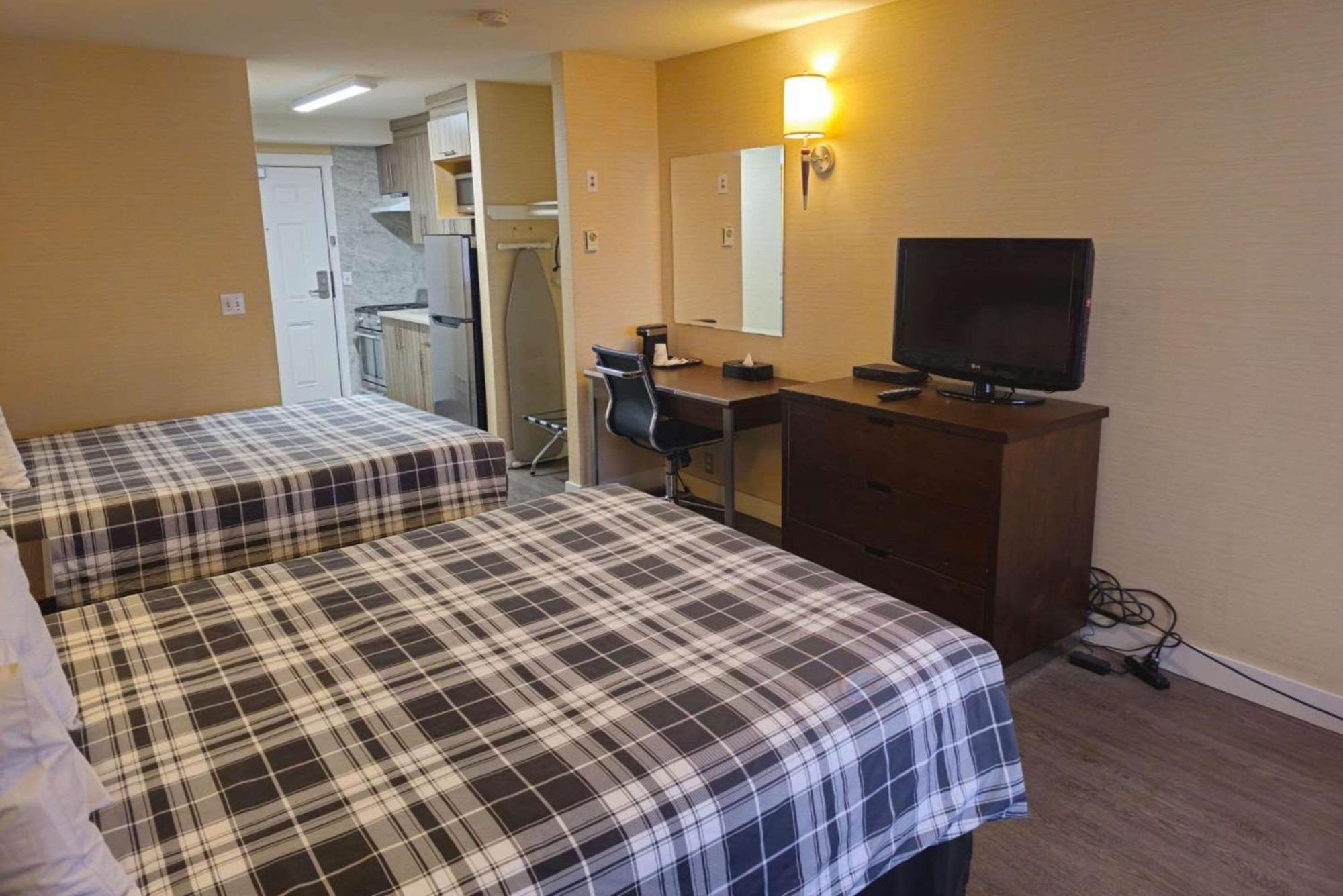 Rodeway Inn & Suites Kamloops Kültér fotó
