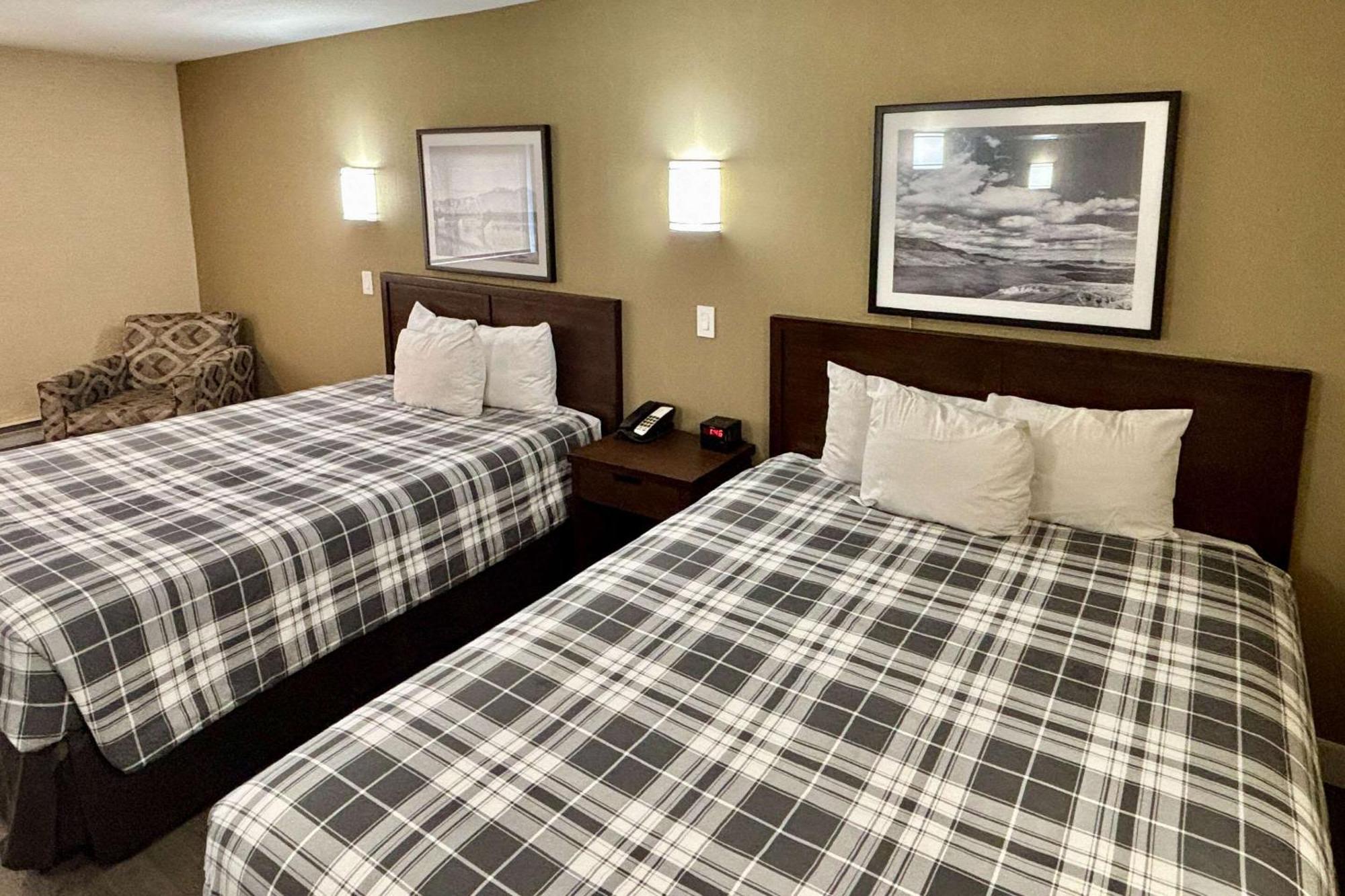 Rodeway Inn & Suites Kamloops Kültér fotó