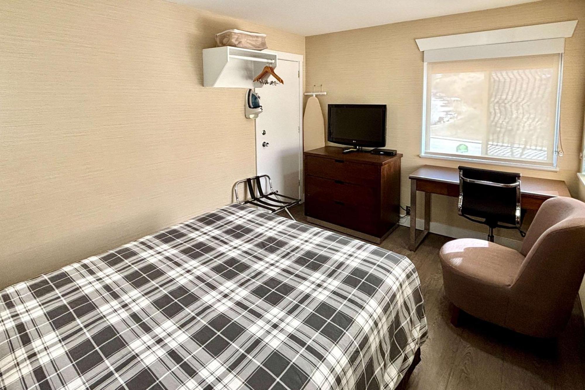 Rodeway Inn & Suites Kamloops Kültér fotó