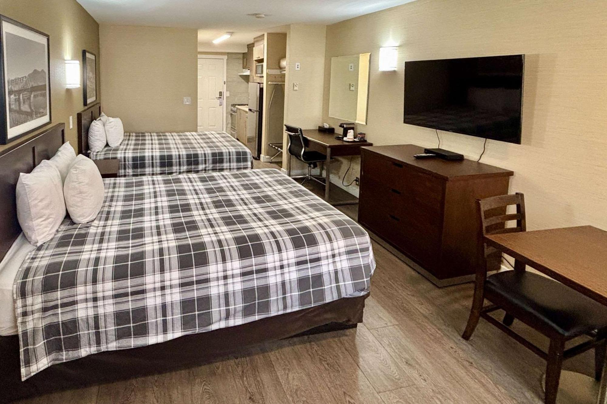 Rodeway Inn & Suites Kamloops Kültér fotó