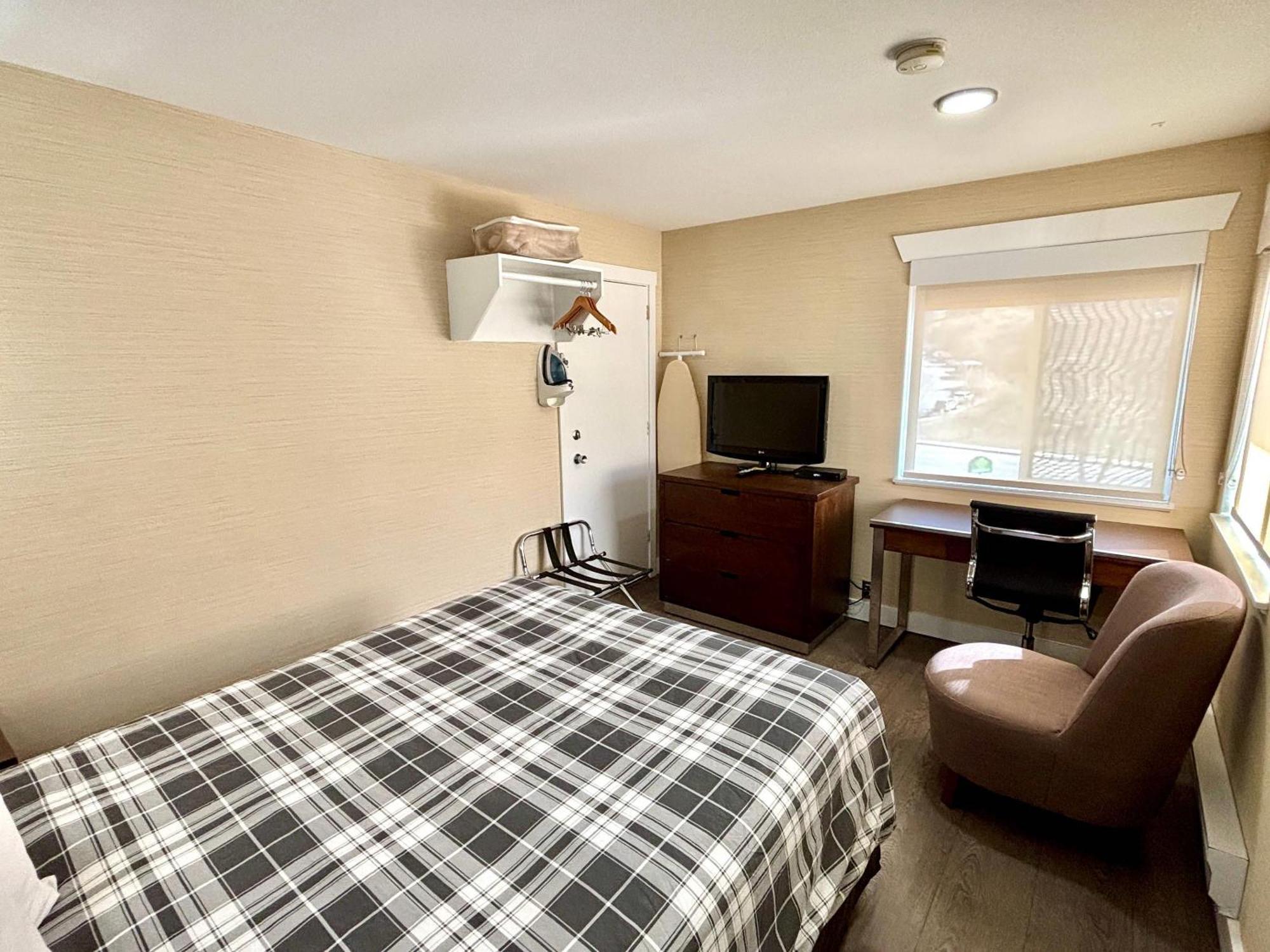 Rodeway Inn & Suites Kamloops Kültér fotó