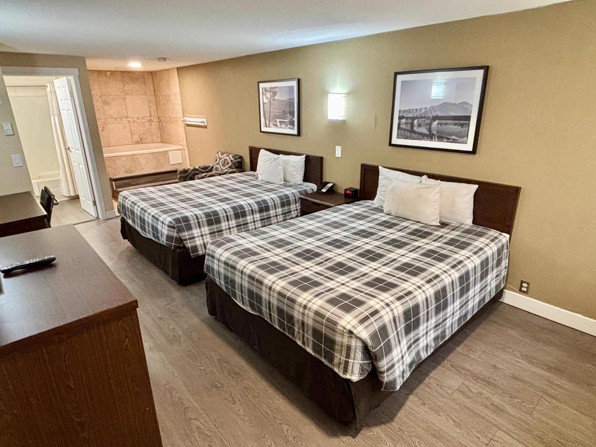 Rodeway Inn & Suites Kamloops Kültér fotó