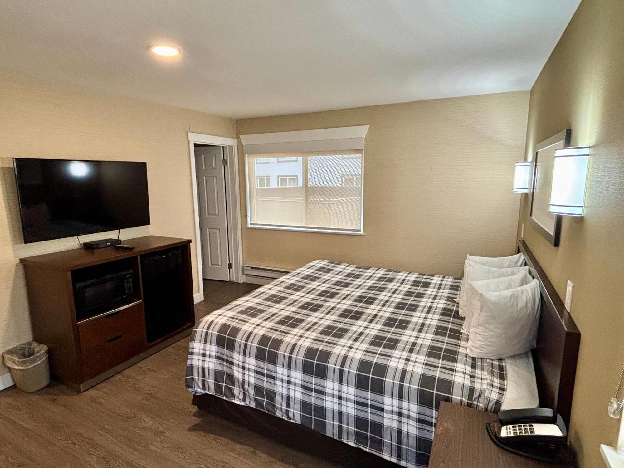 Rodeway Inn & Suites Kamloops Kültér fotó