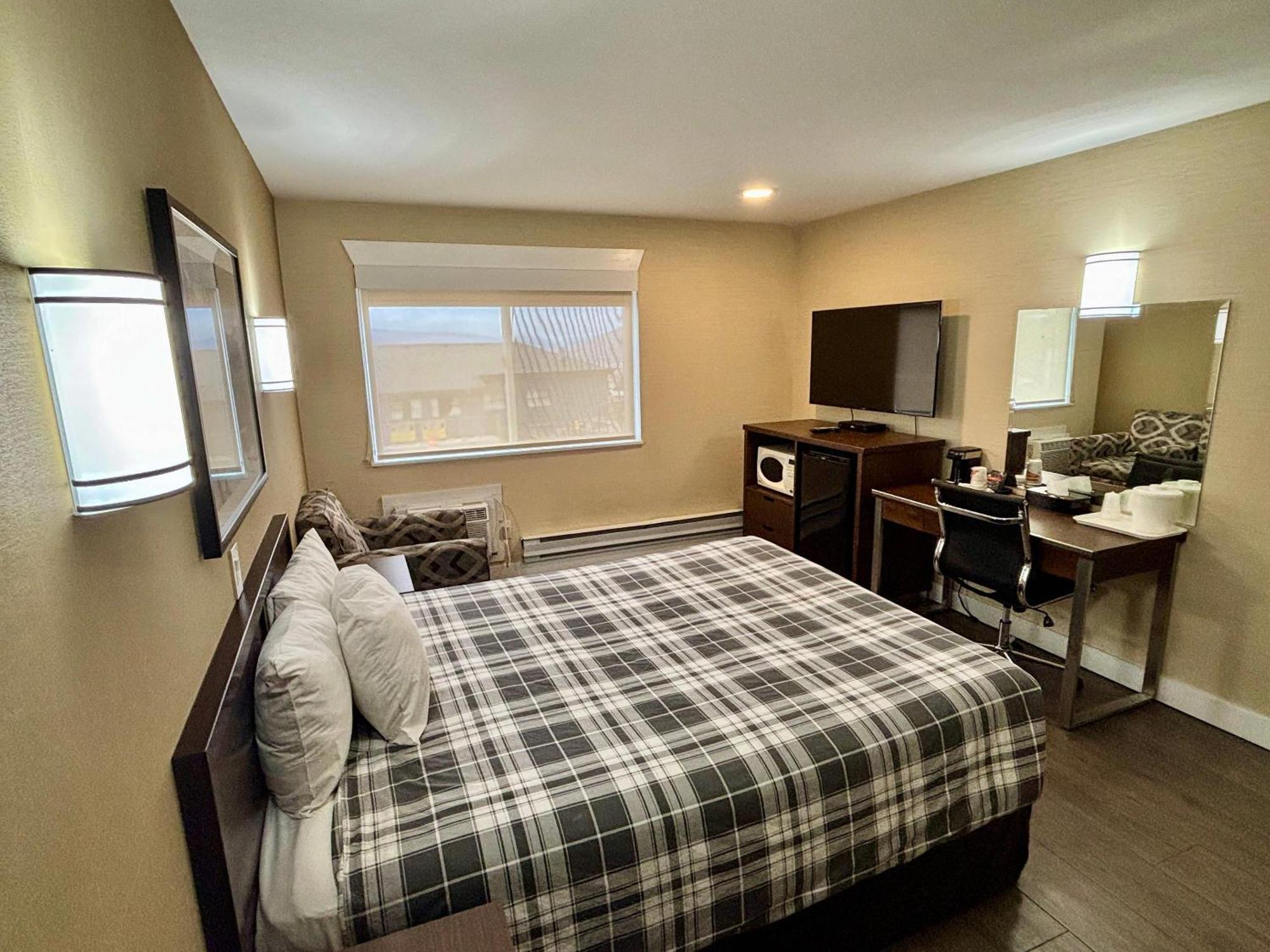 Rodeway Inn & Suites Kamloops Kültér fotó