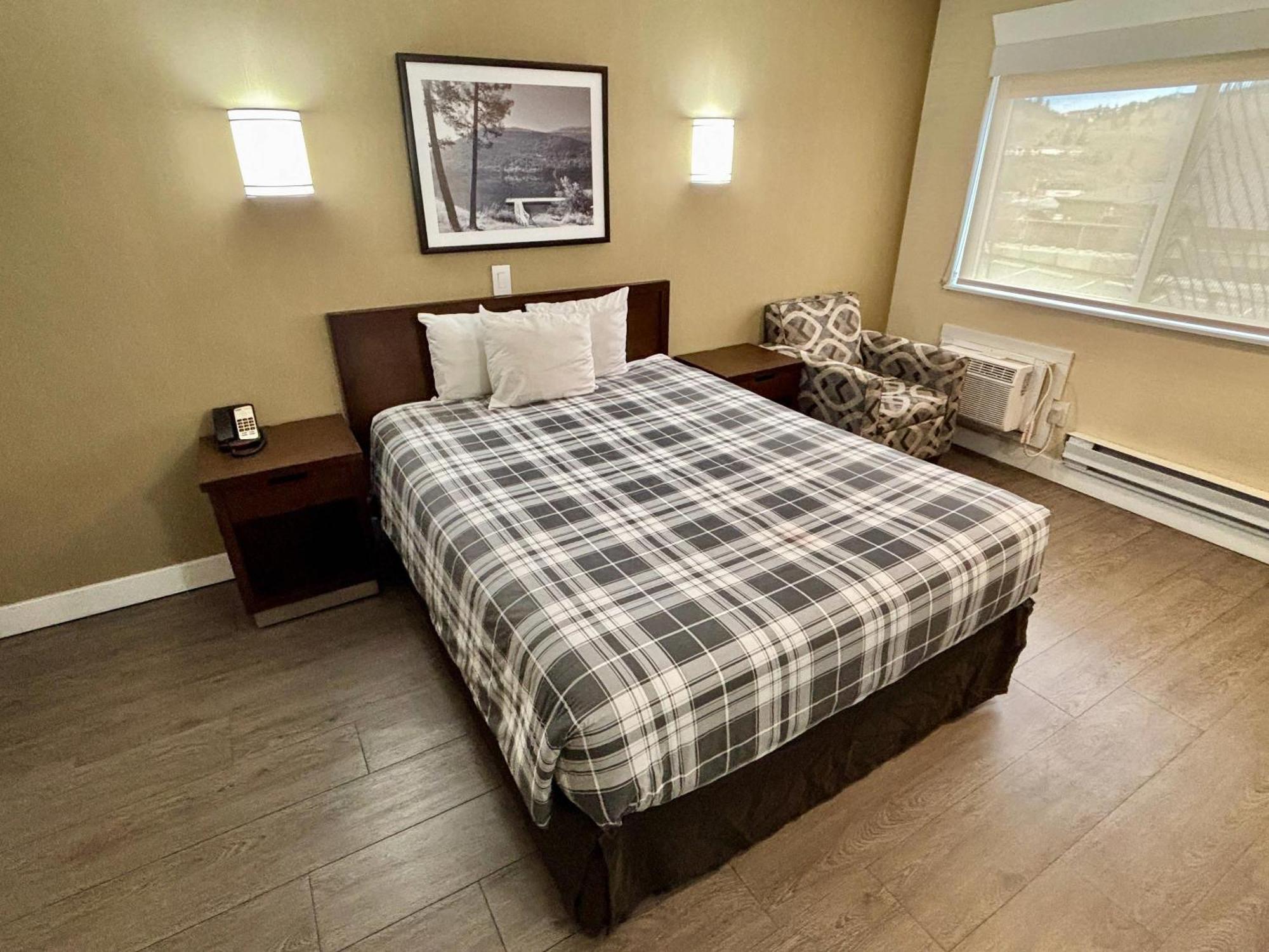 Rodeway Inn & Suites Kamloops Kültér fotó