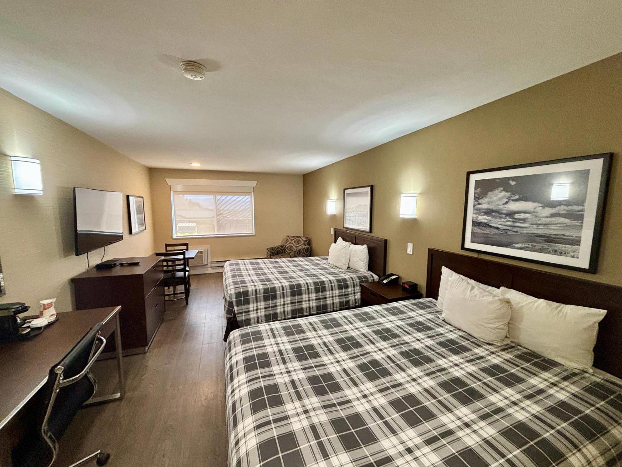 Rodeway Inn & Suites Kamloops Kültér fotó