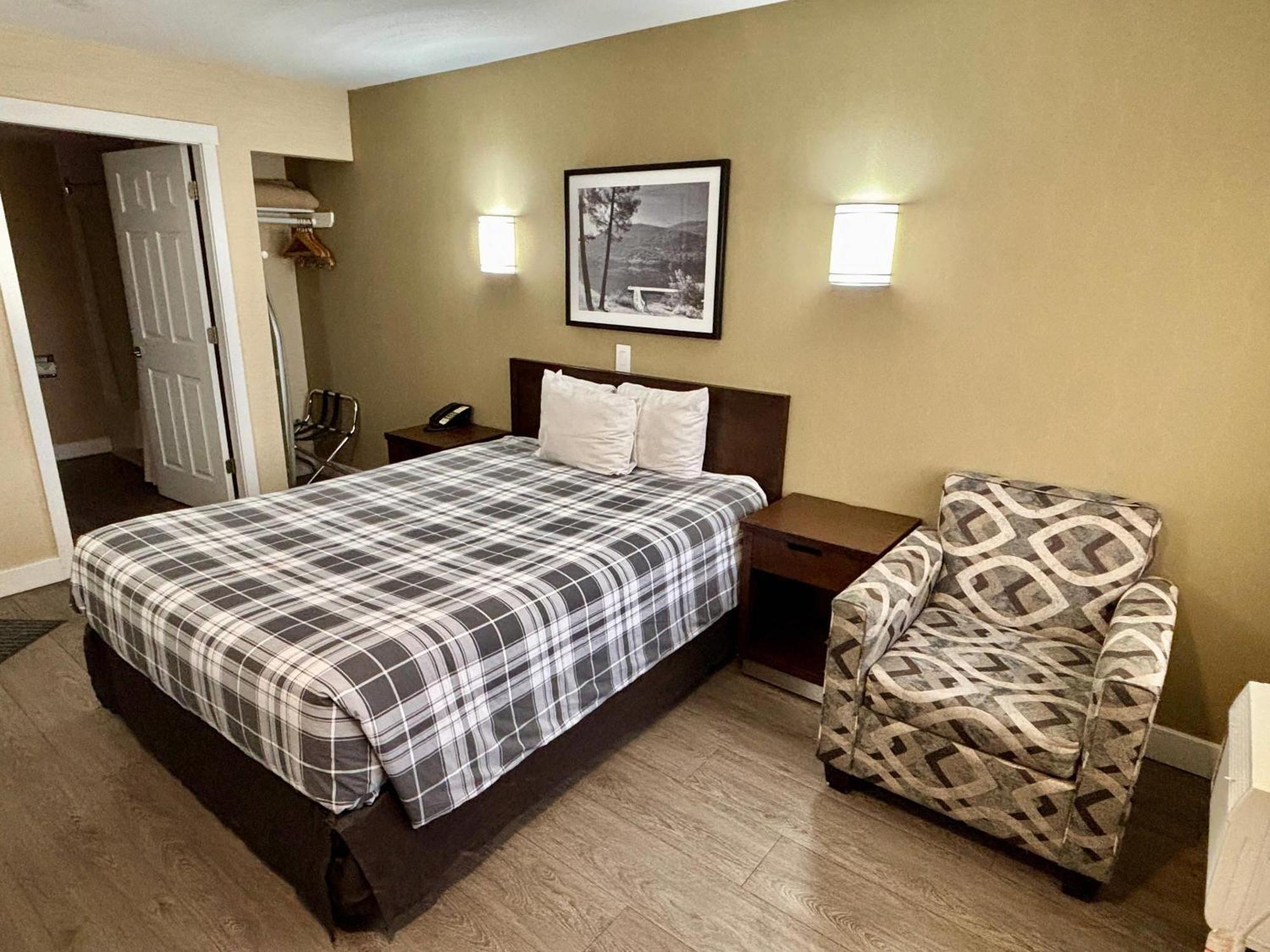 Rodeway Inn & Suites Kamloops Kültér fotó